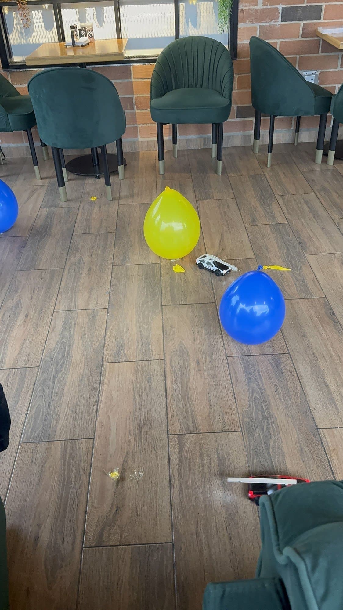 Detalle globos y carrito